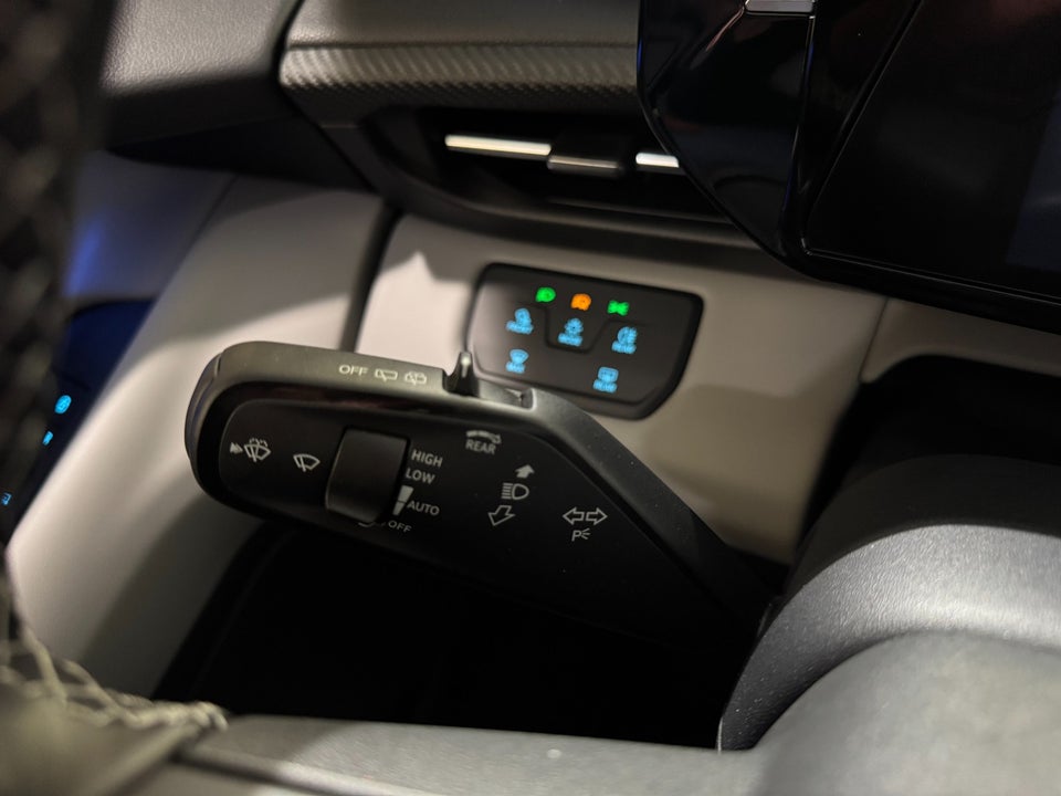 Ford Explorer 84 Premium Extended Range AWD 5d