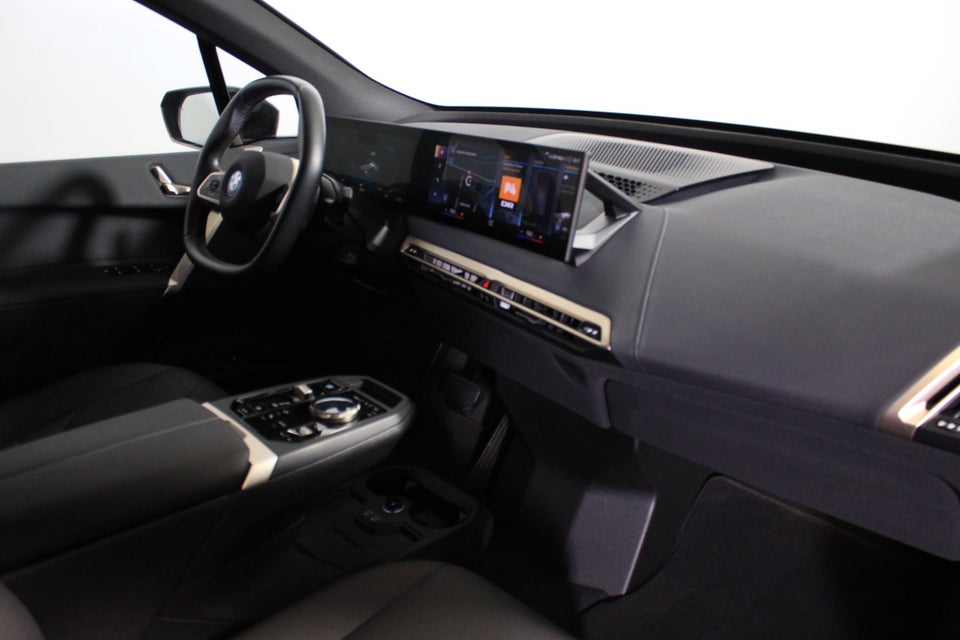 BMW iX xDrive40 Fully Charged Sport 5d