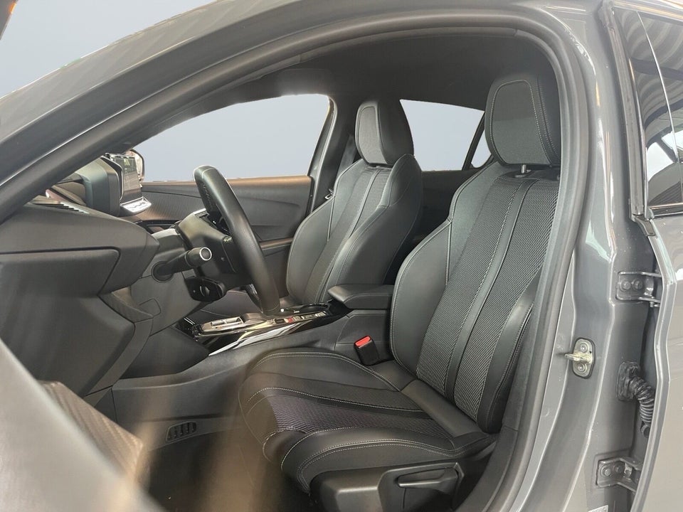 Peugeot e-208 54 GT 5d