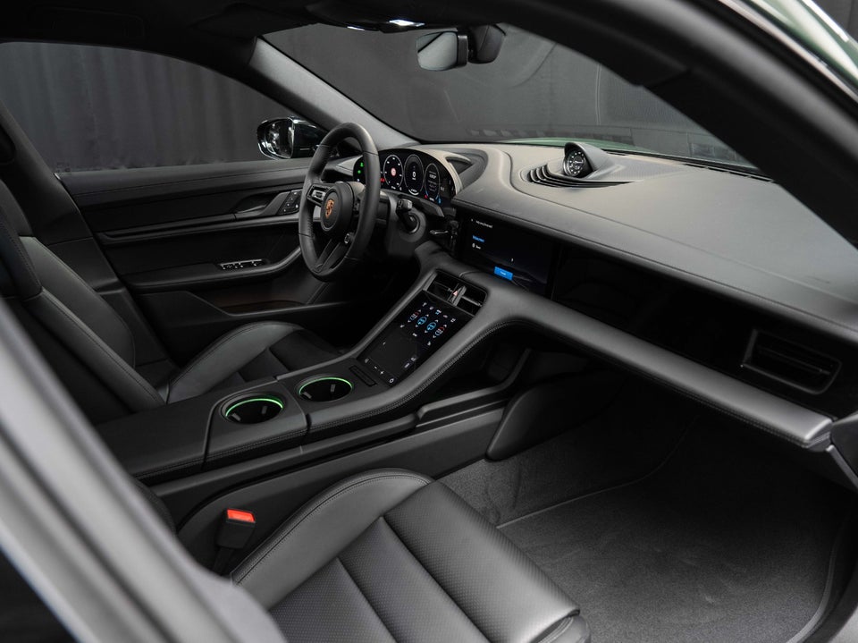 Porsche Taycan 4 Performance+ Black Edition 4d