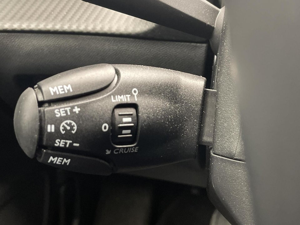 Peugeot e-2008 50 Allure 5d