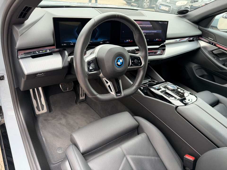 BMW i5 eDrive40 M-Sport 4d