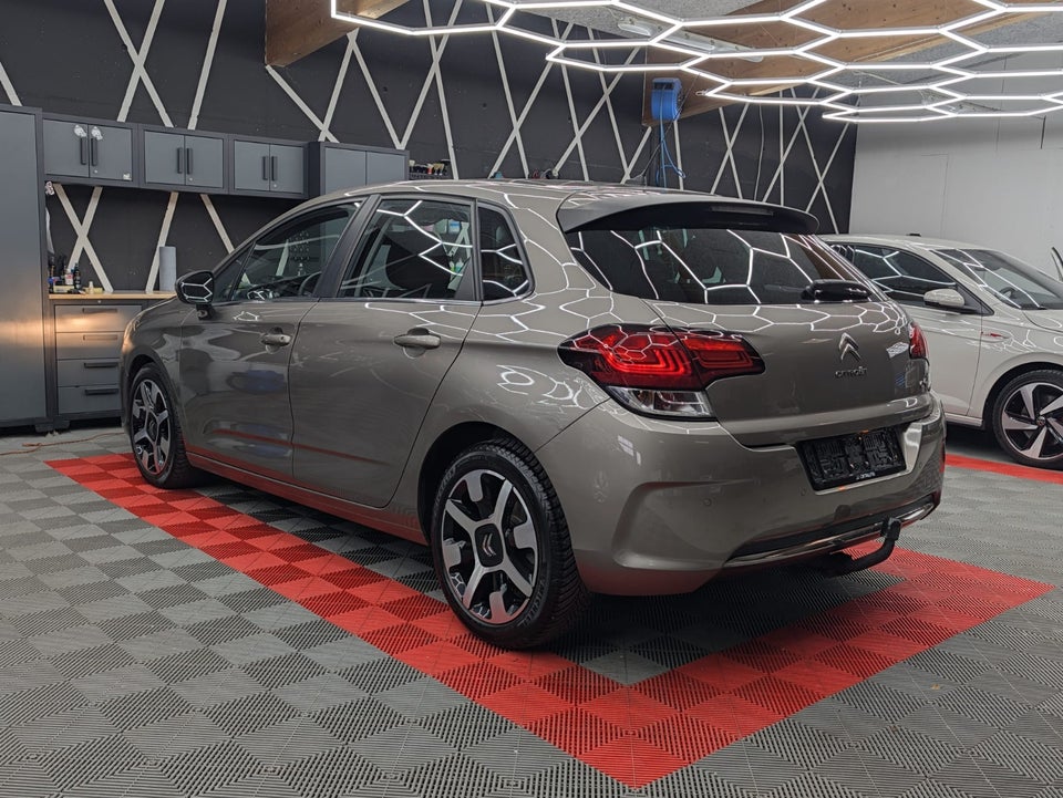 Citroën C4 1,6 BlueHDi 120 Challenge EAT6 5d
