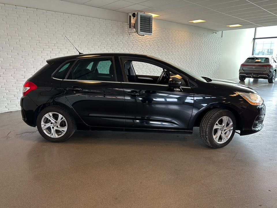 Citroën C4 1,6 HDi 110 Attraction 5d