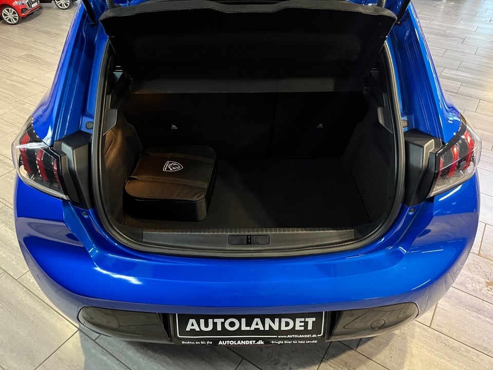 Peugeot e-208 50 GT 5d