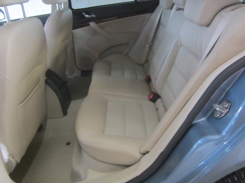 Skoda Octavia 1,6 TDi 105 Elegance 5d