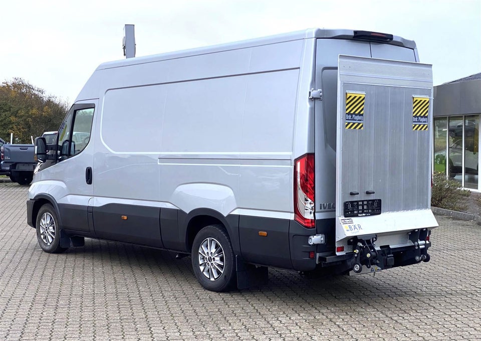 Iveco Daily 2,3 35S16 12m³ Van AG8