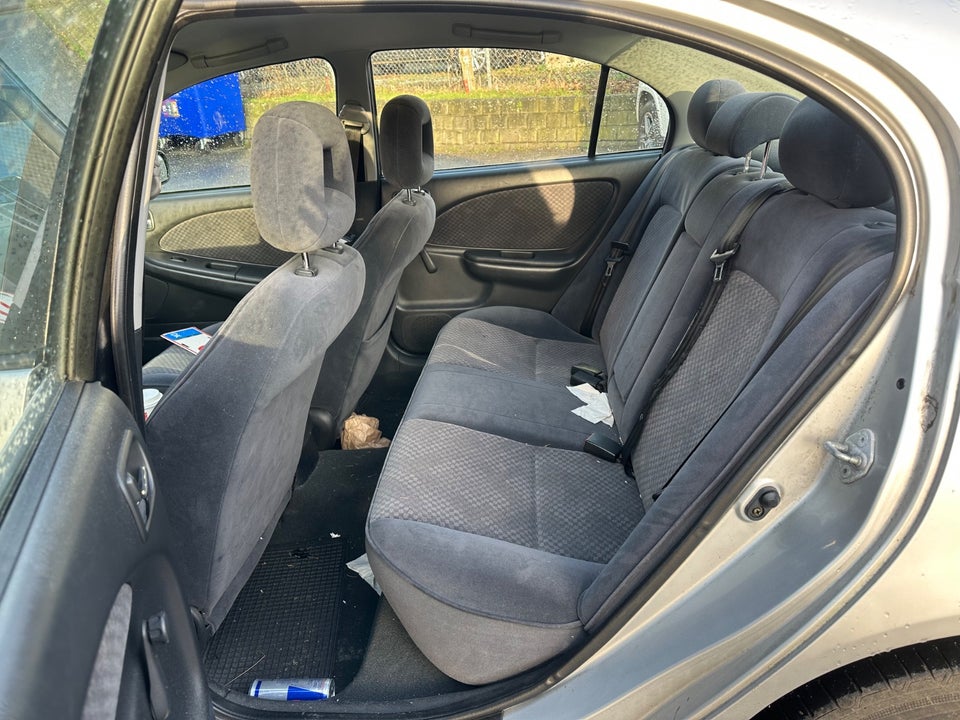 Toyota Avensis 1,6 Terra 4d