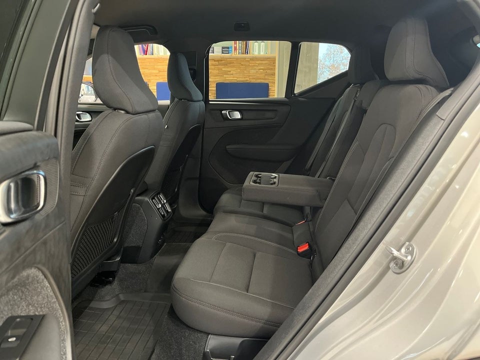 Volvo EX40 Extended Range Plus 5d