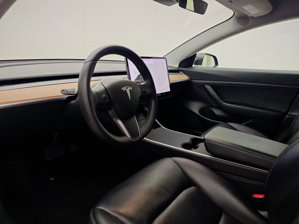 Tesla Model 3 Standard Range+ RWD 4d