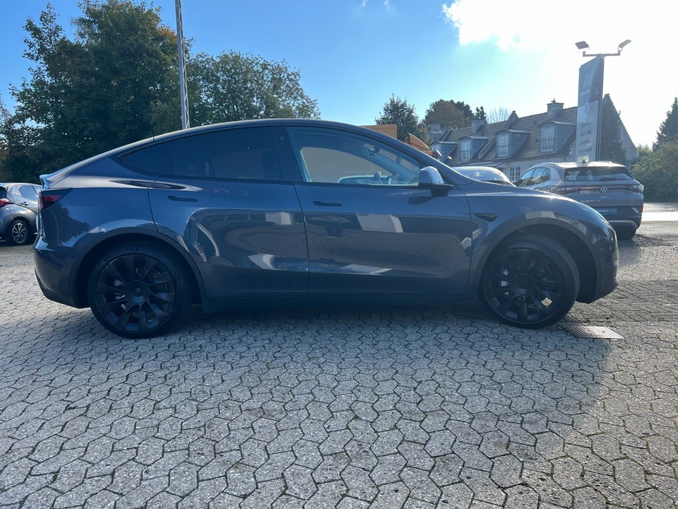 Tesla Model Y Long Range AWD 5d