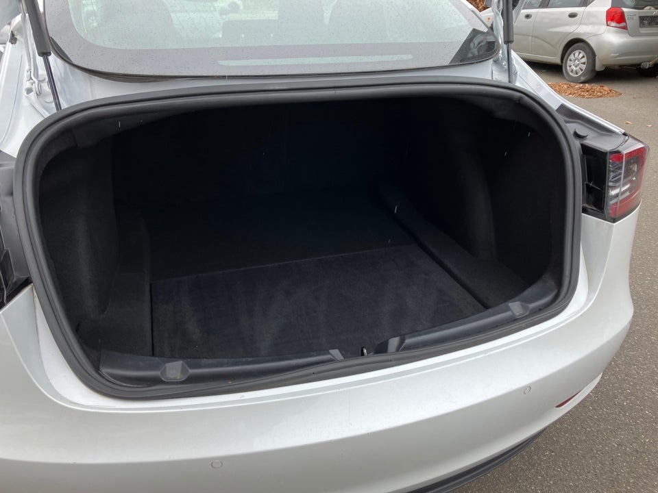 Tesla Model 3 Standard Range+ RWD 4d