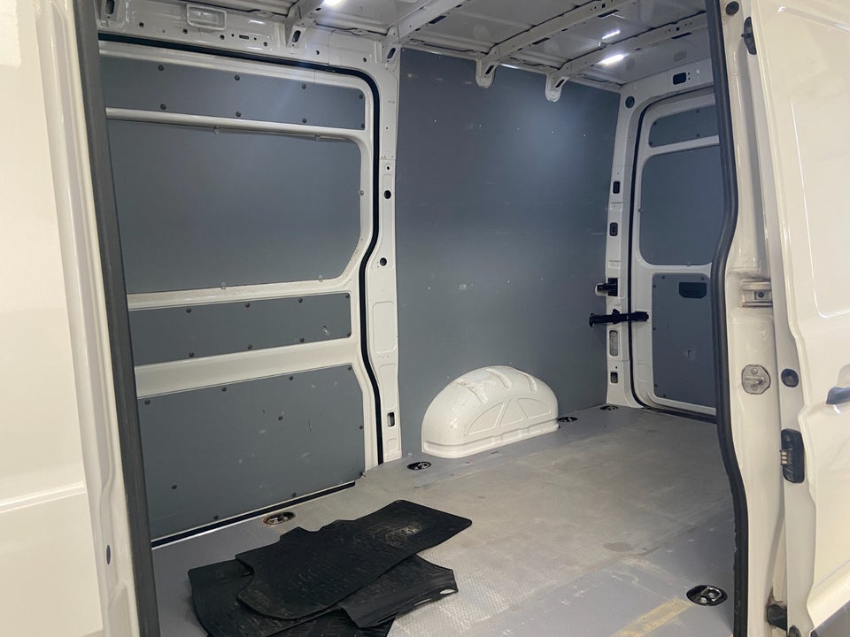 VW Crafter 35 2,0 TDi 177 Kassevogn L3H3 aut.