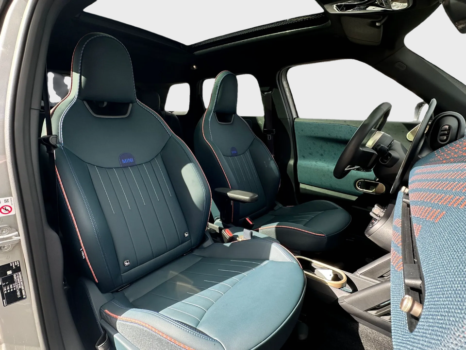 MINI Aceman E Favoured Trim L 5d