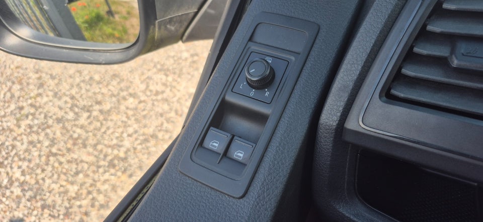 VW Transporter 2,0 TDi 84 Kassevogn kort