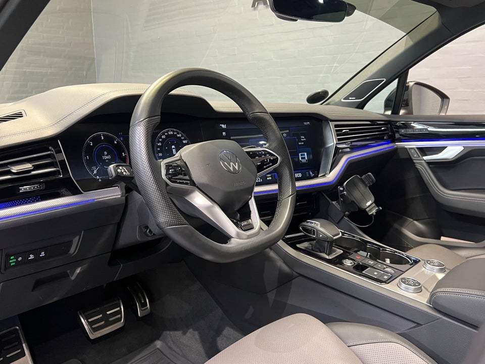 VW Touareg 3,0 TDi 286 R-line aut. 4Motion 5d