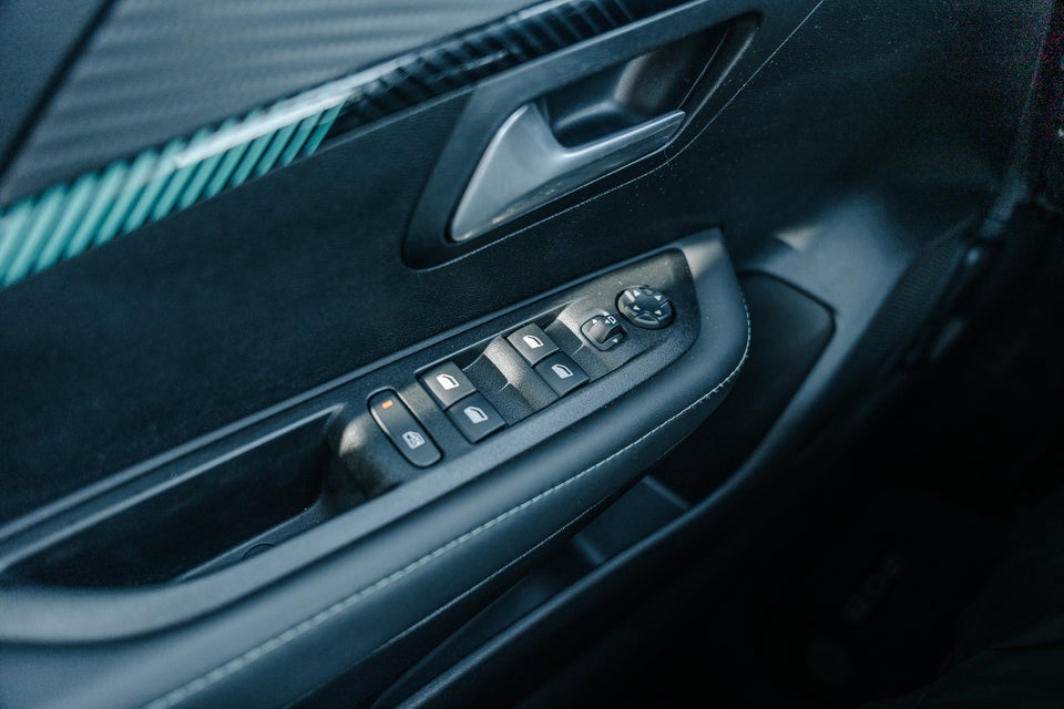 Peugeot e-208 50 Allure 5d