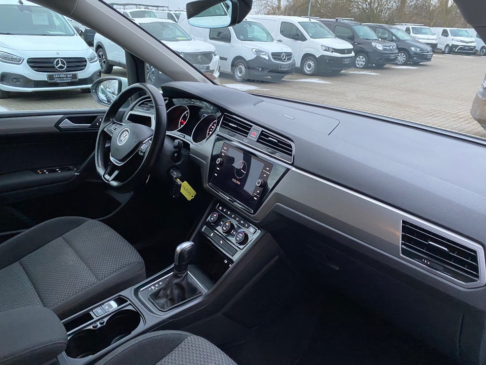 VW Touran 2,0 TDi 150 Comfortline DSG Van 5d