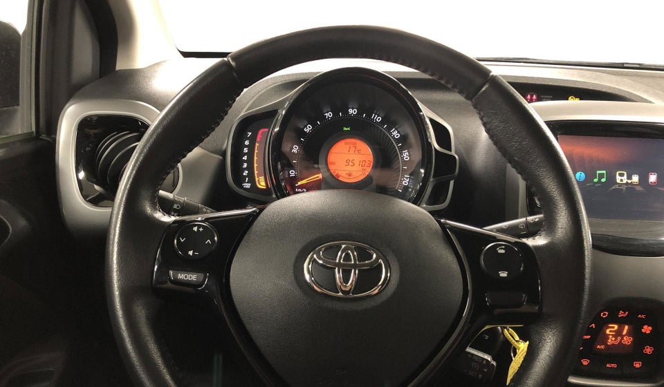Toyota Aygo 1,0 VVT-i x-pose 5d