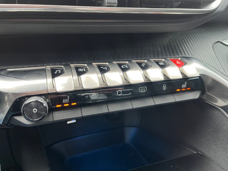 Peugeot 3008 1,2 e-THP 130 Allure 5d