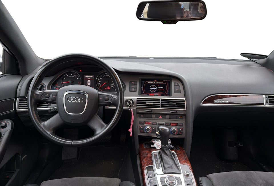 Audi A6 4,2 V8 Avant quattro Tiptr. 5d