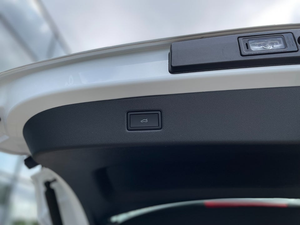 Ford Explorer 84 Premium Extended Range AWD 5d