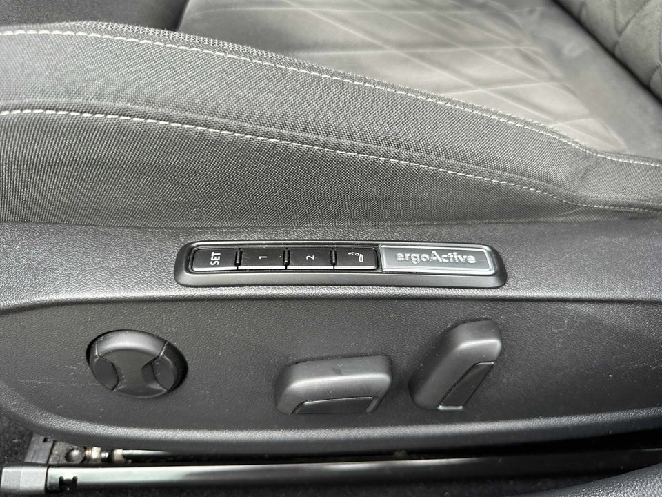 VW Golf VIII 1,4 eHybrid DSG 5d