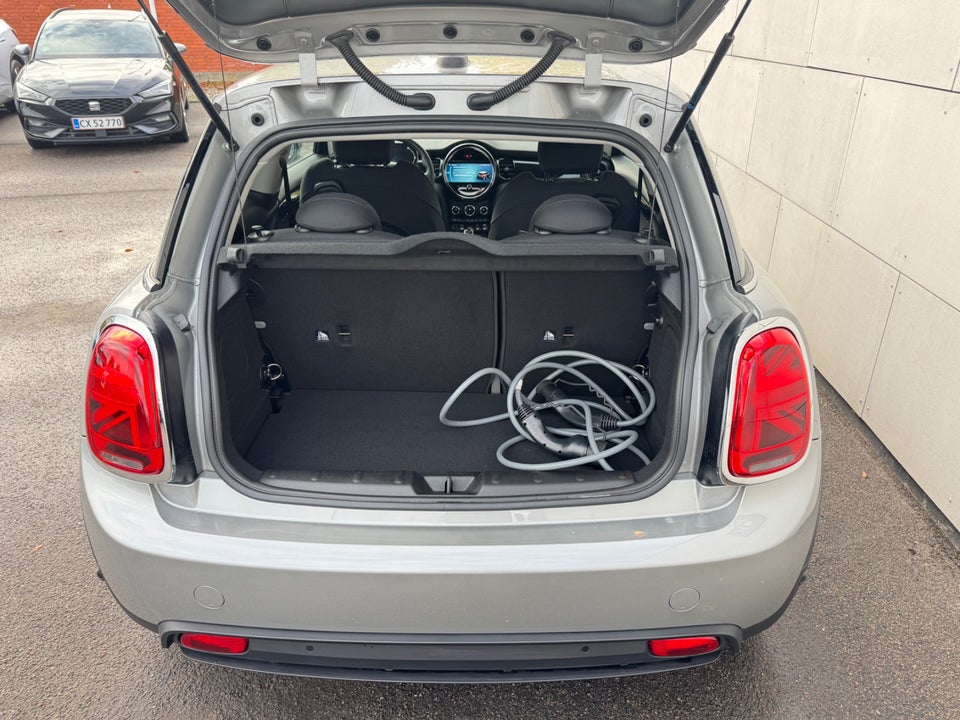 MINI Cooper SE Essential 3d