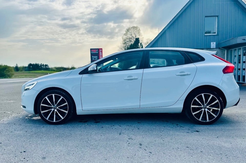 Volvo V40 2,0 D3 150 Momentum 5d