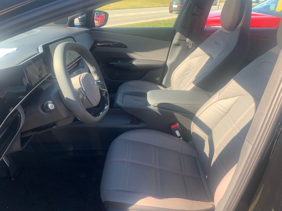 Hongqi EH7 111 Exclusive 4d