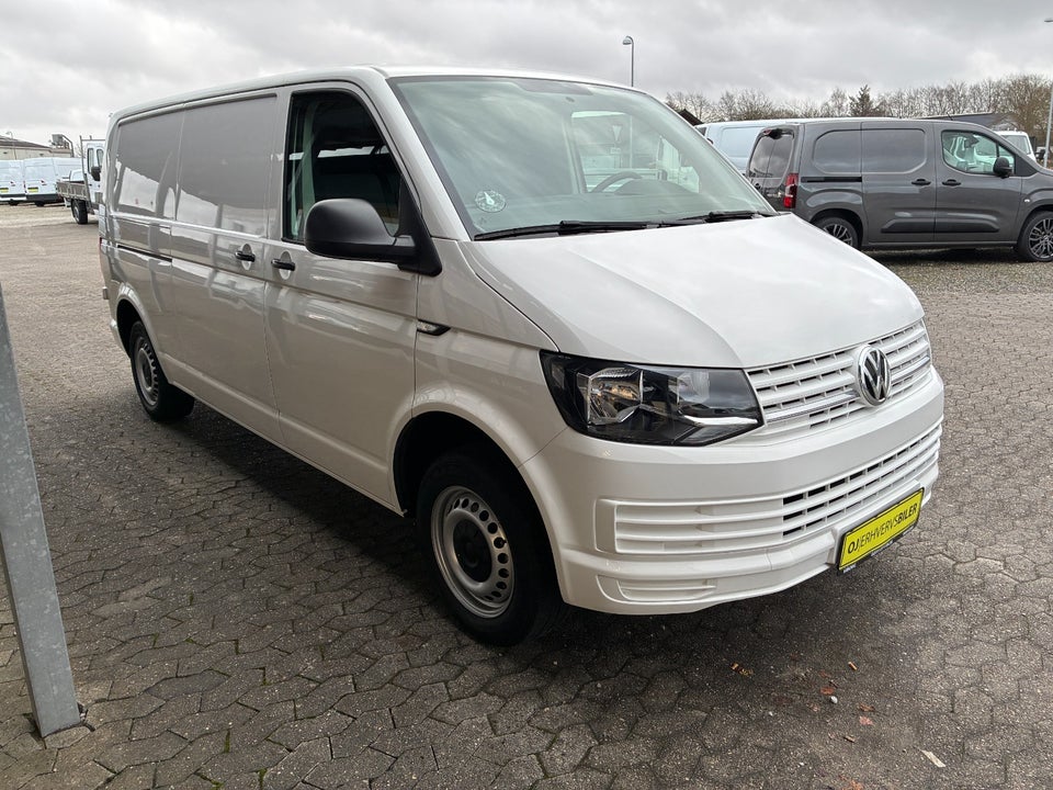 VW Transporter 2,0 TDi 102 Kassevogn lang