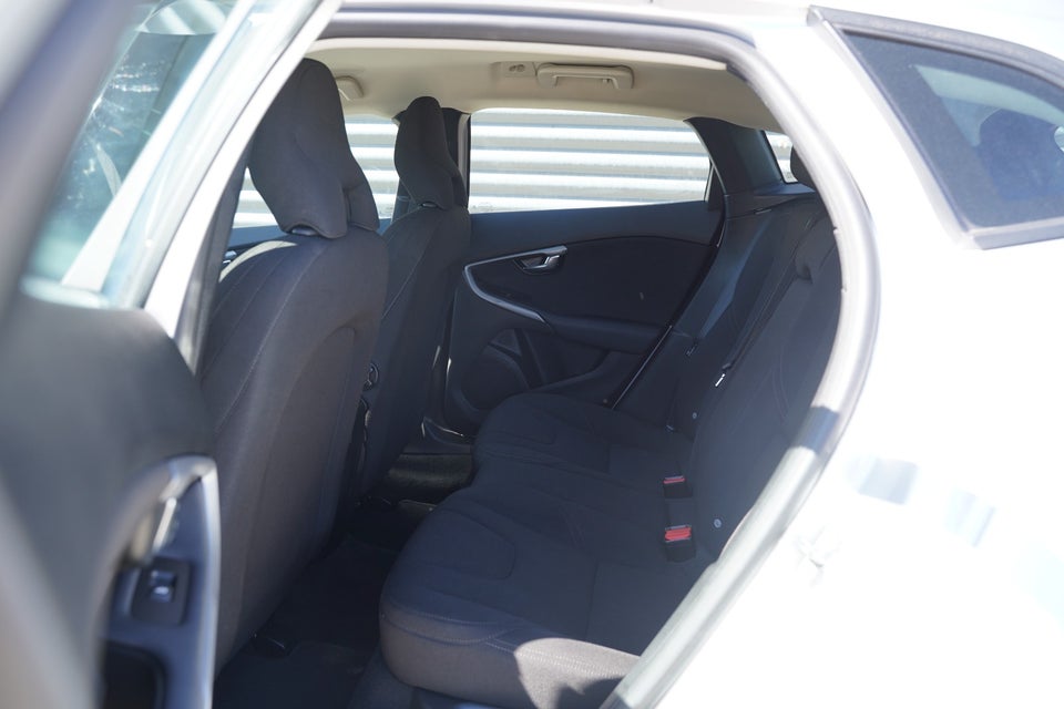 Volvo V40 1,6 D2 115 Kinetic Drive-E 5d