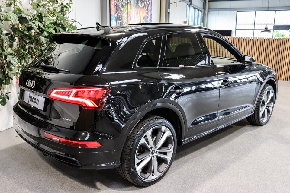 Audi Q5 40 TDi S-line quattro S-tr. 5d
