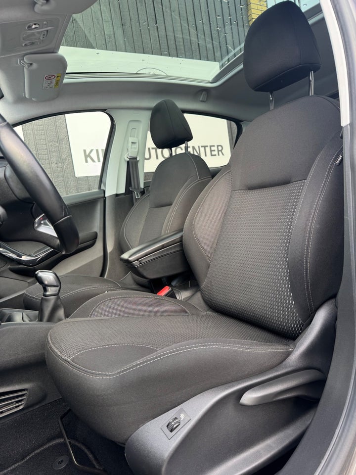 Peugeot 208 1,2 PureTech 82 Allure Sky 5d