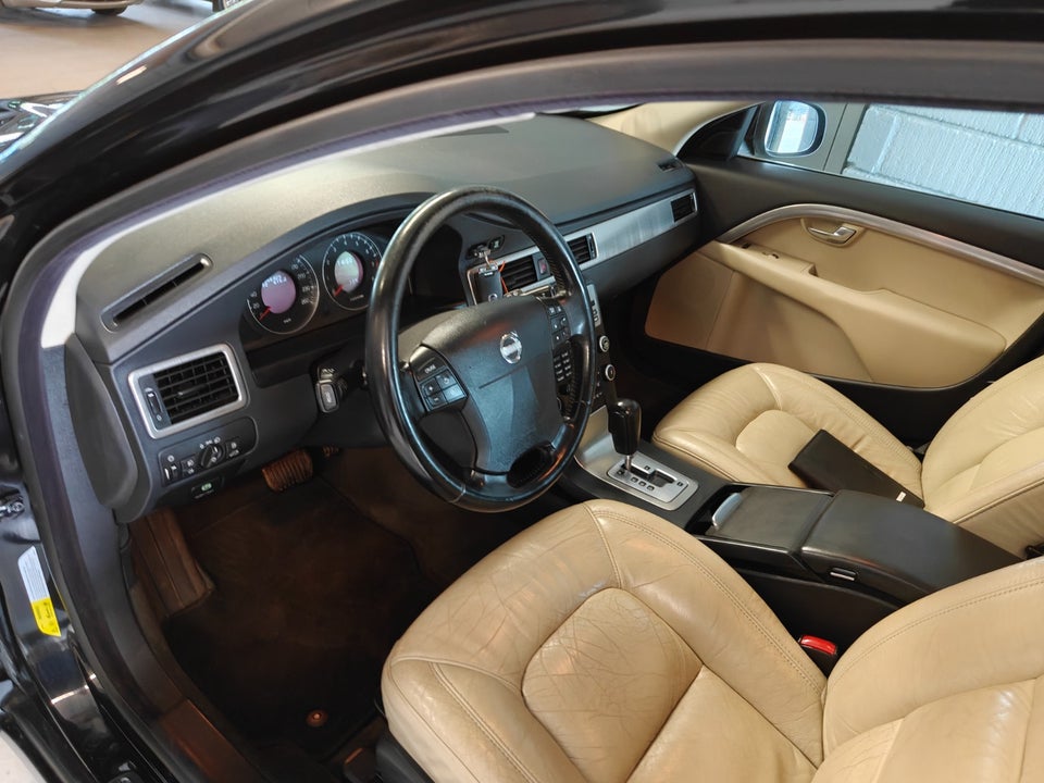 Volvo V70 2,5 T Momentum aut. 5d