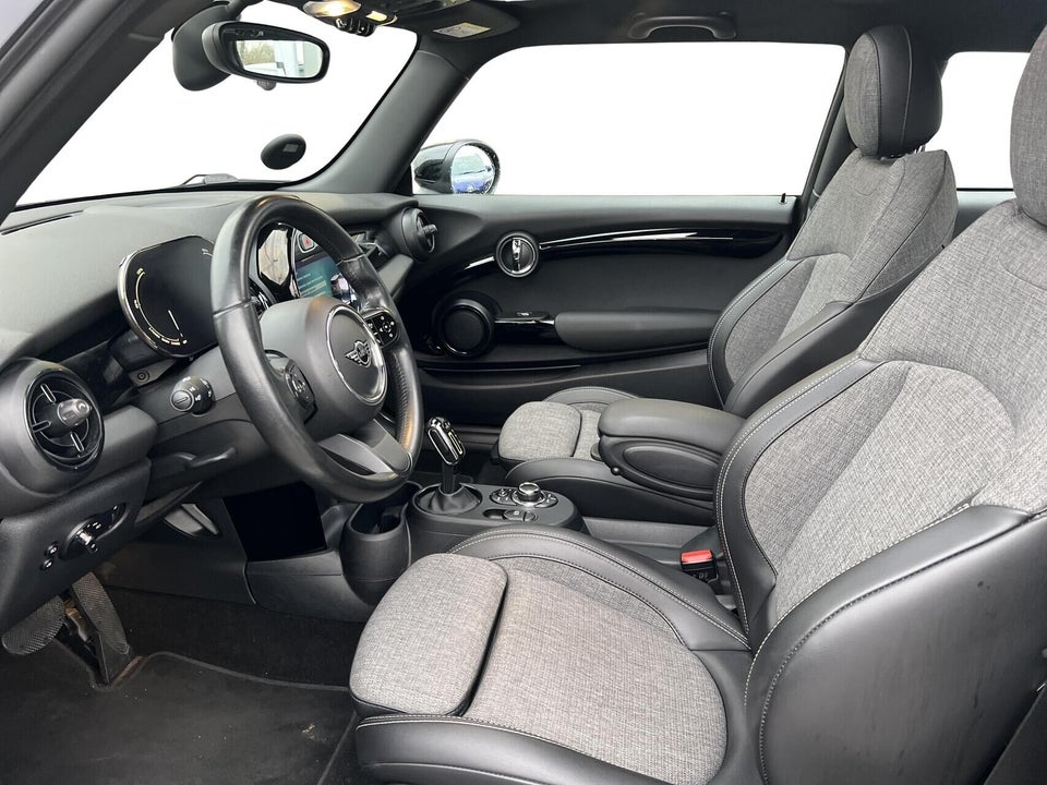 MINI Cooper SE Essential 3d