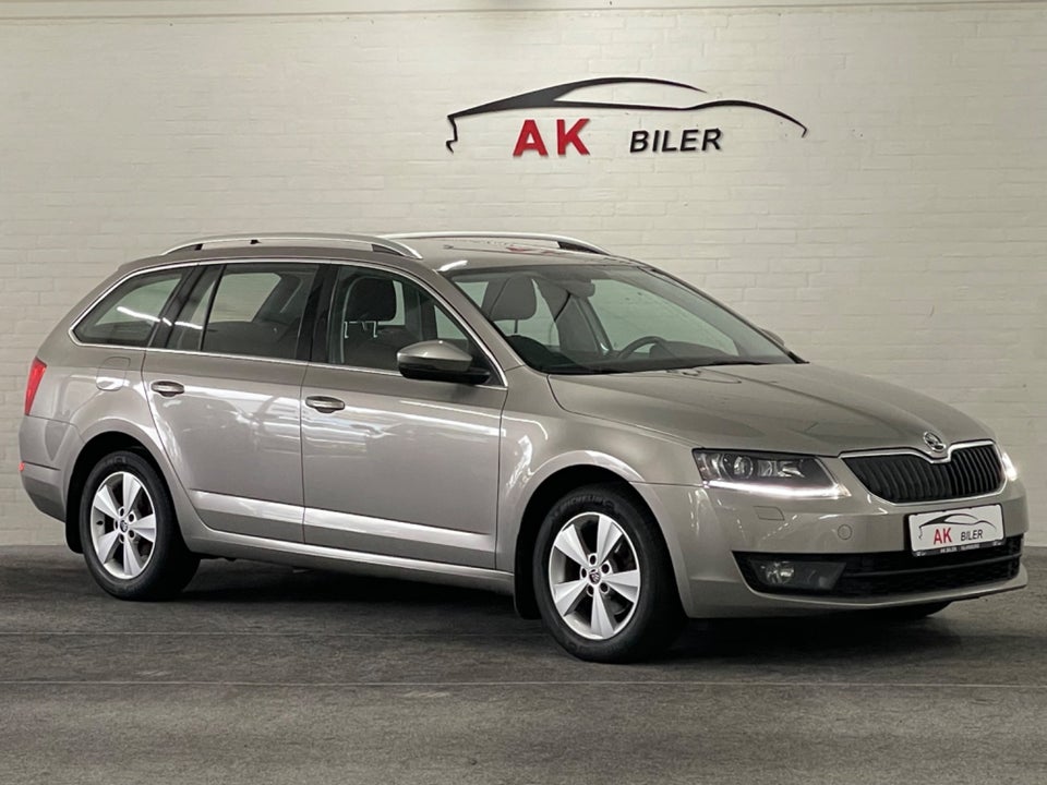 Skoda Octavia 1,6 TDi 110 Style Combi DSG 5d