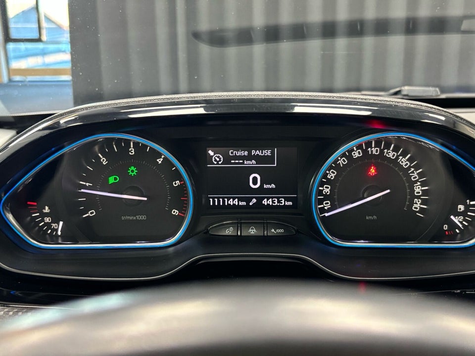 Peugeot 2008 1,5 BlueHDi 100 Exclusive Sky 5d