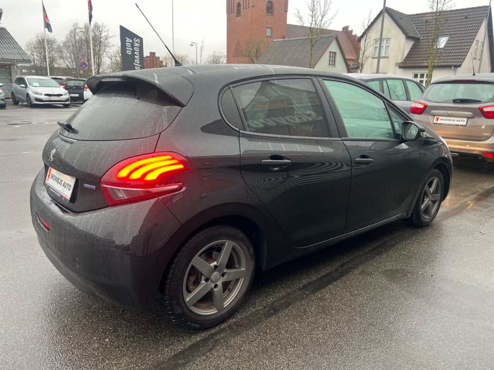 Peugeot 208 1,6 BlueHDi 100 Envy Sky 5d