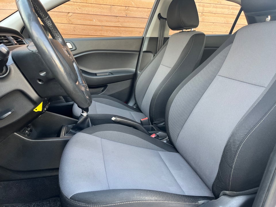 Hyundai i20 1,25 Spring Edition 5d