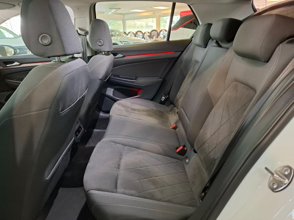 VW Golf VIII 1,4 eHybrid DSG 5d