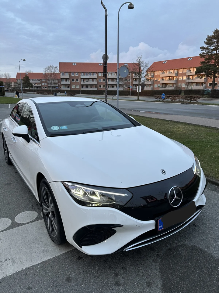 Mercedes EQE300 Electric Art 4d