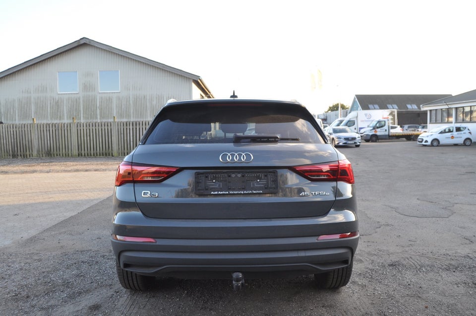Audi Q3 45 TFSi e Attitude plus S-tr. 5d