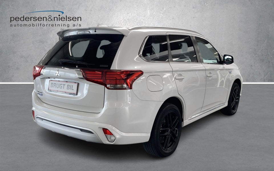 Mitsubishi Outlander 2,4 PHEV Inform CVT 4WD 5d