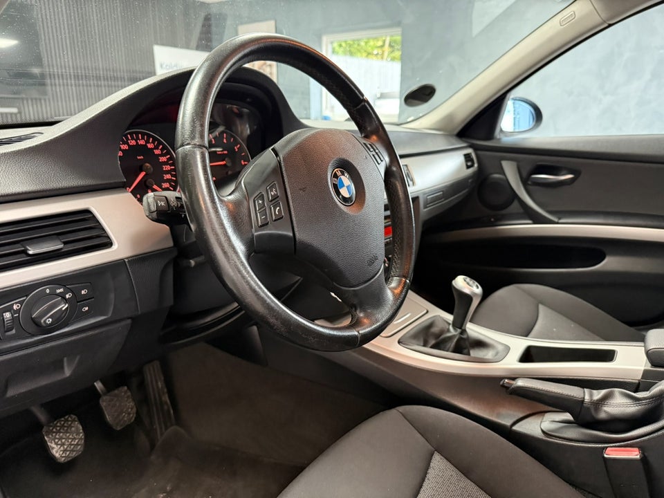 BMW 320i 2,0 Touring 5d