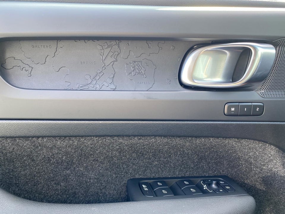 Volvo EX40 Extended Range Plus 5d