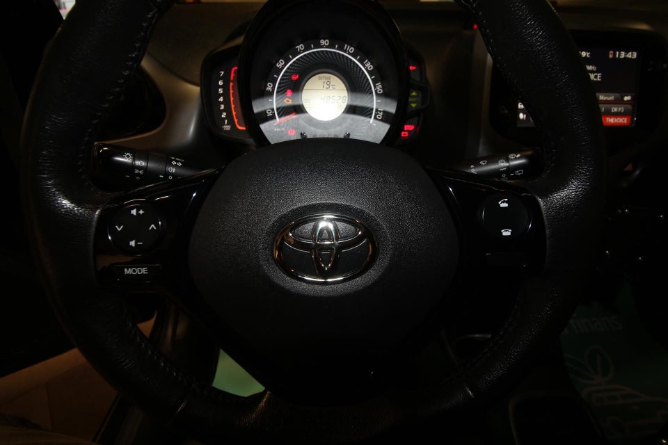 Toyota Aygo 1,0 VVT-i x-plore x-shift 5d