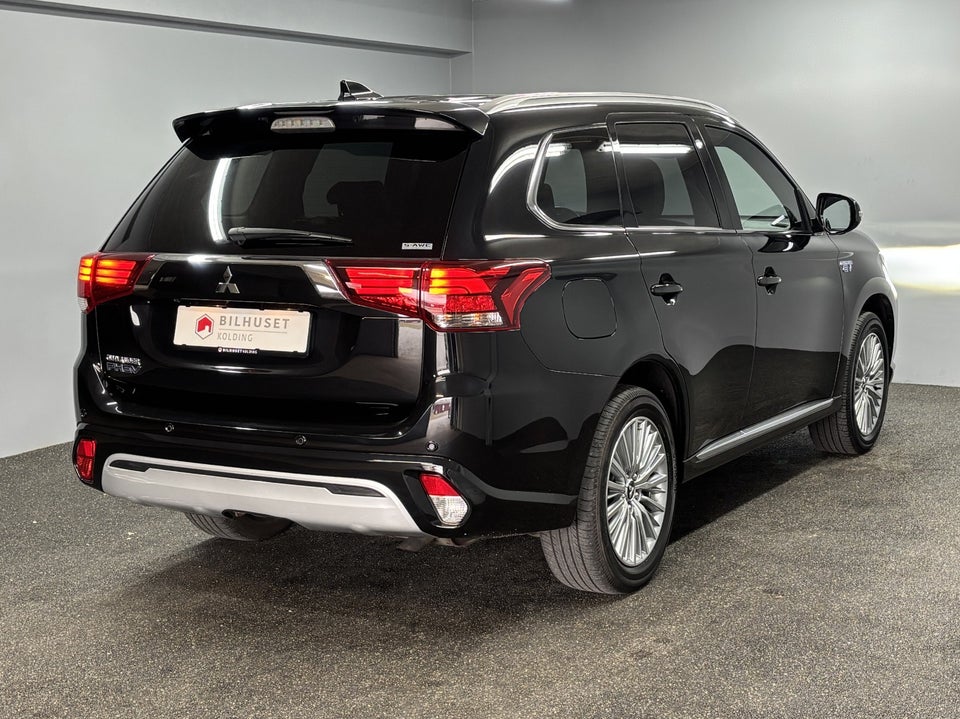 Mitsubishi Outlander 2,4 PHEV Instyle CVT 4WD 5d