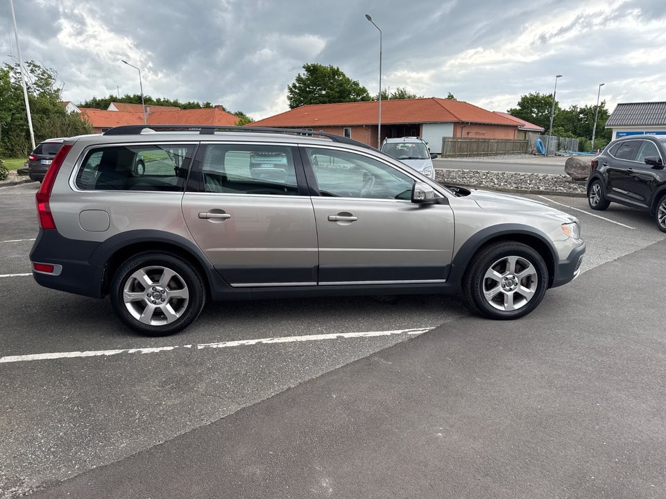 Volvo XC70 2,4 D5 185 Summum aut. AWD 5d