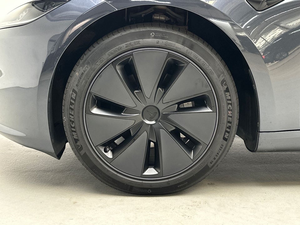Tesla Model 3 RWD 4d